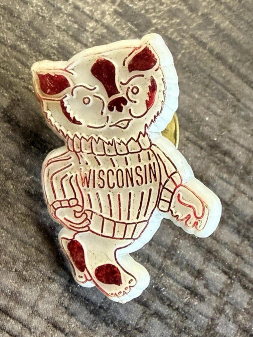 Wisconsin Badgers Mascot White Pin NCAA College Souvenir